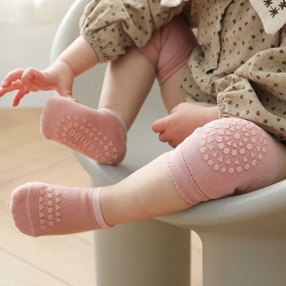 Knee Pad Crawling Socks